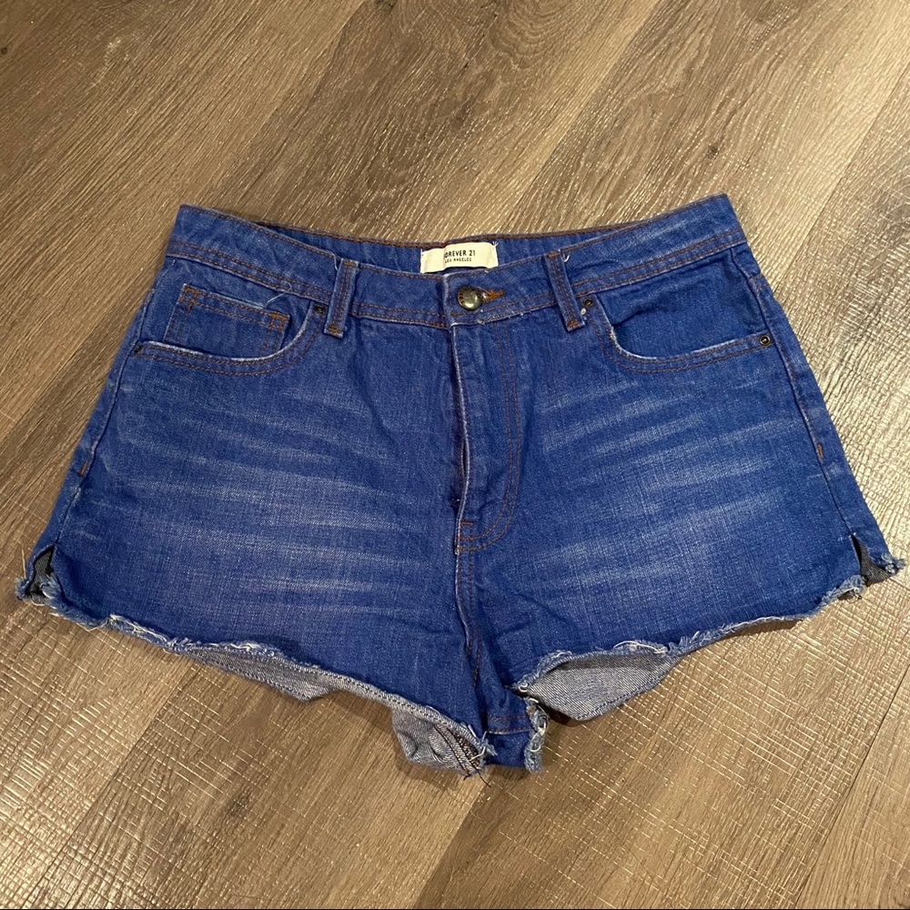 MEDIUM WASH FOREVER 21 HIGH WAISTED DENIM SHORTS